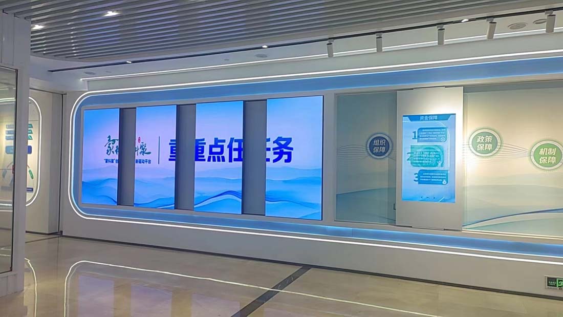 呼和浩特某科技展廳采用1.53開合屏+滑軌屏方案，共計25平方-2.jpg